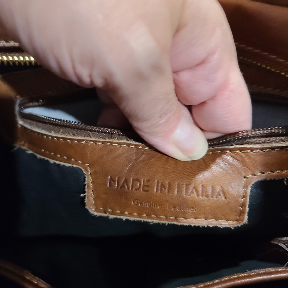 Italian leather, tufted purse - Picture 7 of 8